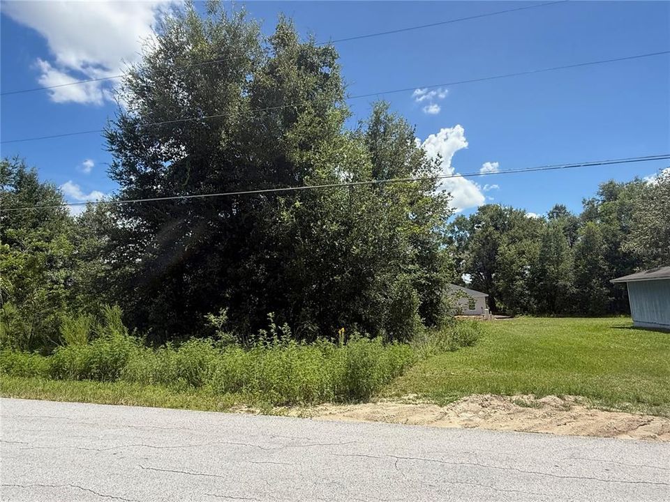 На продажу: $33,000 (0.17 acres)