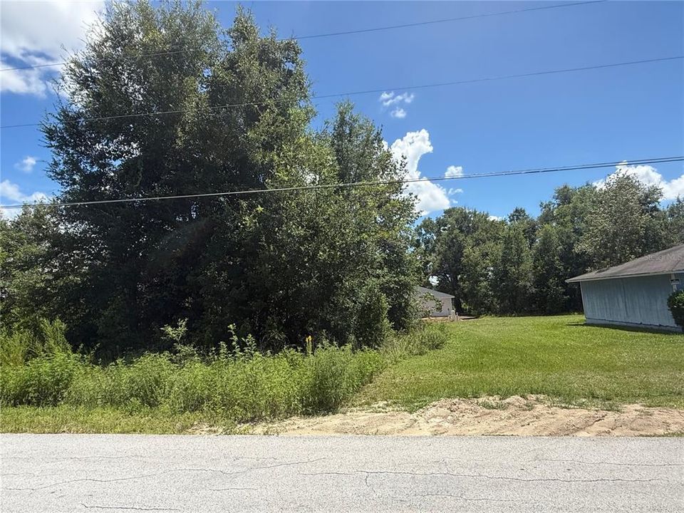 На продажу: $33,000 (0.17 acres)