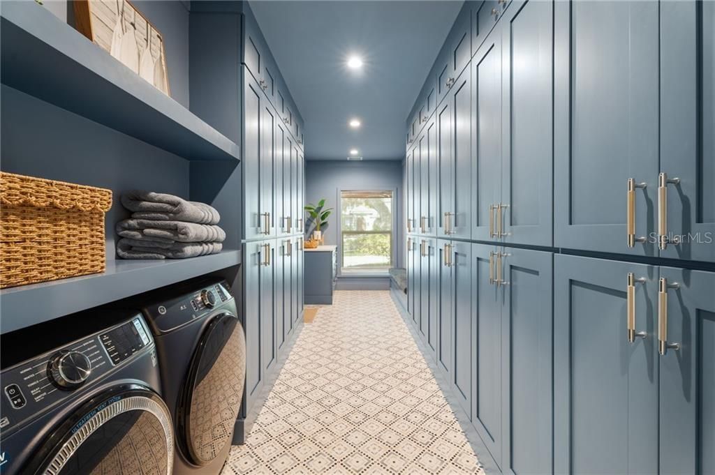 For Sale: $2,250,000 (4 beds, 3 baths, 3364 Square Feet)