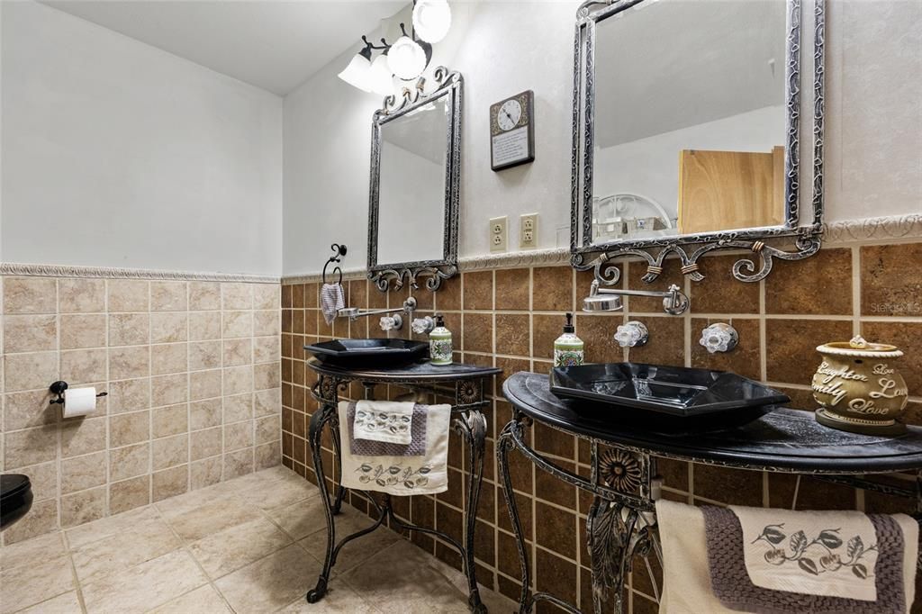 For Sale: $675,000 (3 beds, 2 baths, 2980 Square Feet)