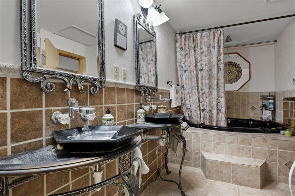 For Sale: $675,000 (3 beds, 2 baths, 2980 Square Feet)