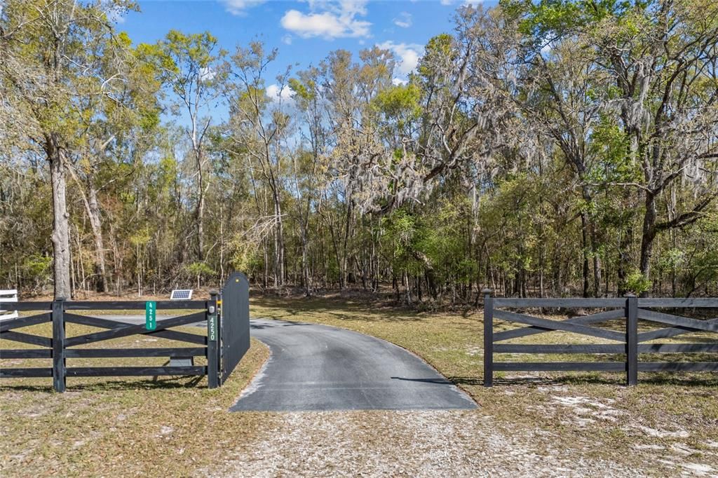 For Sale: $675,000 (3 beds, 2 baths, 2980 Square Feet)