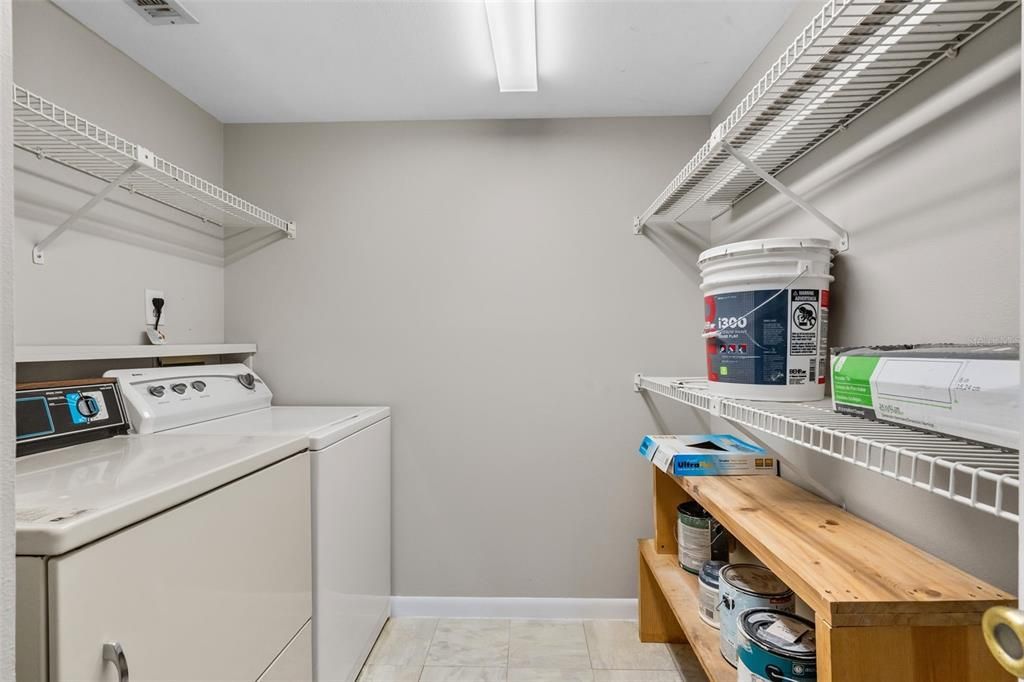 For Sale: $159,900 (2 beds, 2 baths, 1025 Square Feet)