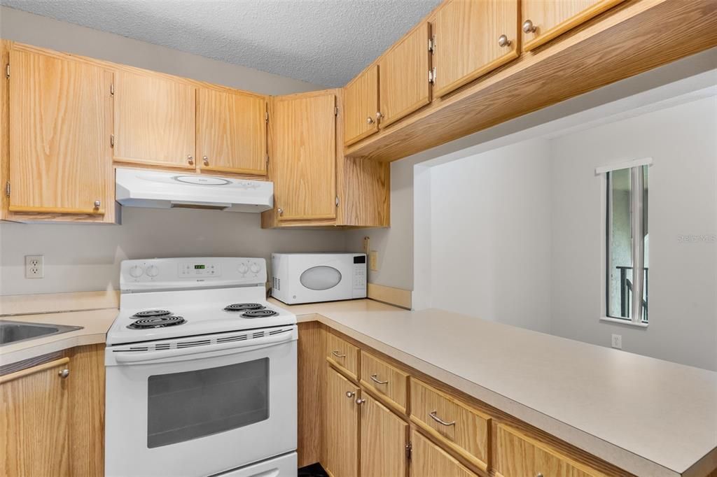 For Sale: $159,900 (2 beds, 2 baths, 1025 Square Feet)