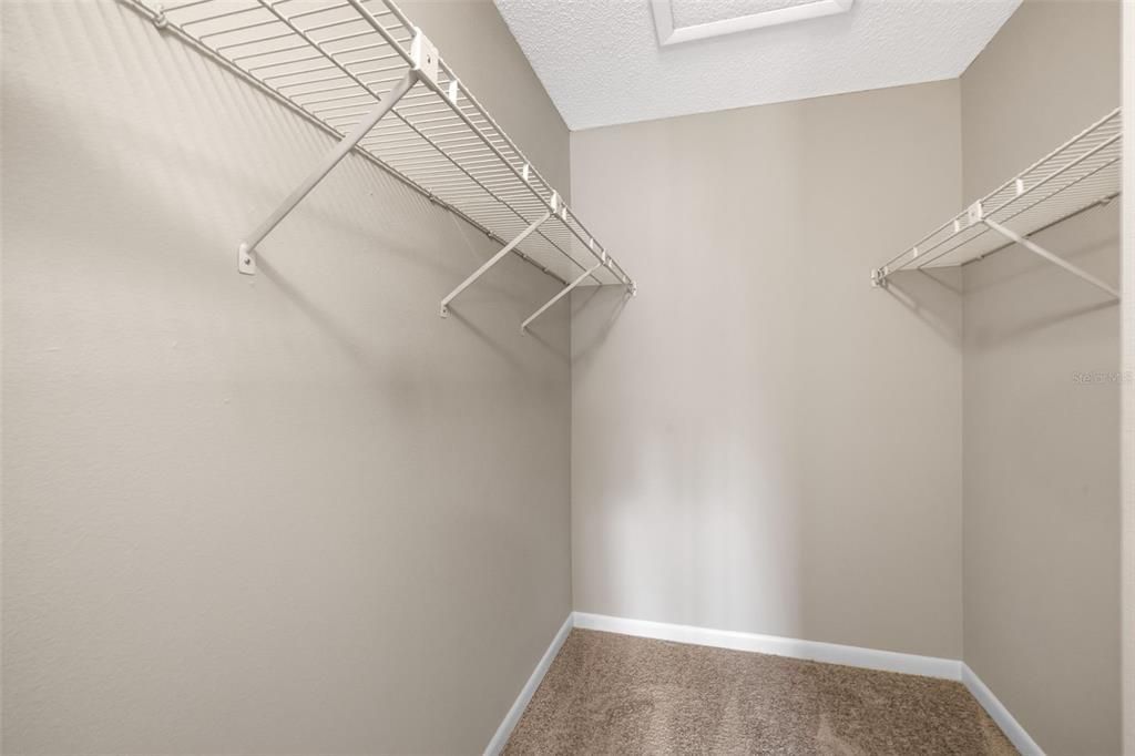 For Sale: $159,900 (2 beds, 2 baths, 1025 Square Feet)