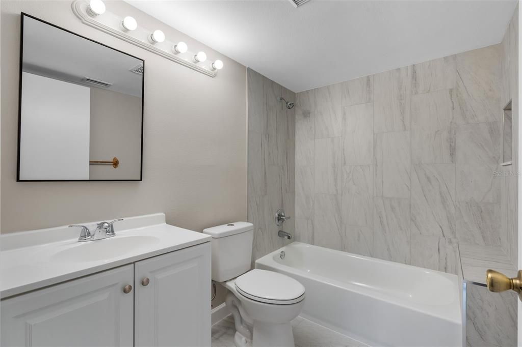 For Sale: $159,900 (2 beds, 2 baths, 1025 Square Feet)