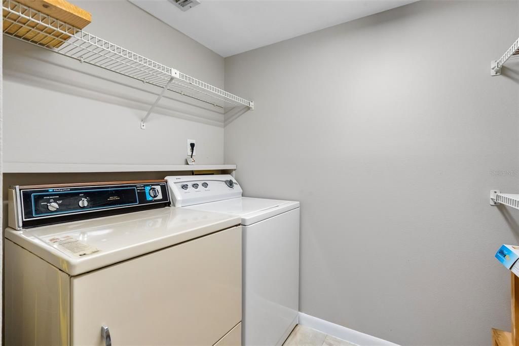 For Sale: $159,900 (2 beds, 2 baths, 1025 Square Feet)