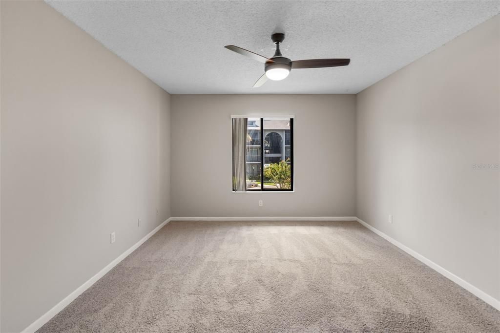 For Sale: $159,900 (2 beds, 2 baths, 1025 Square Feet)