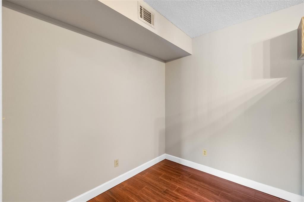 For Sale: $159,900 (2 beds, 2 baths, 1025 Square Feet)