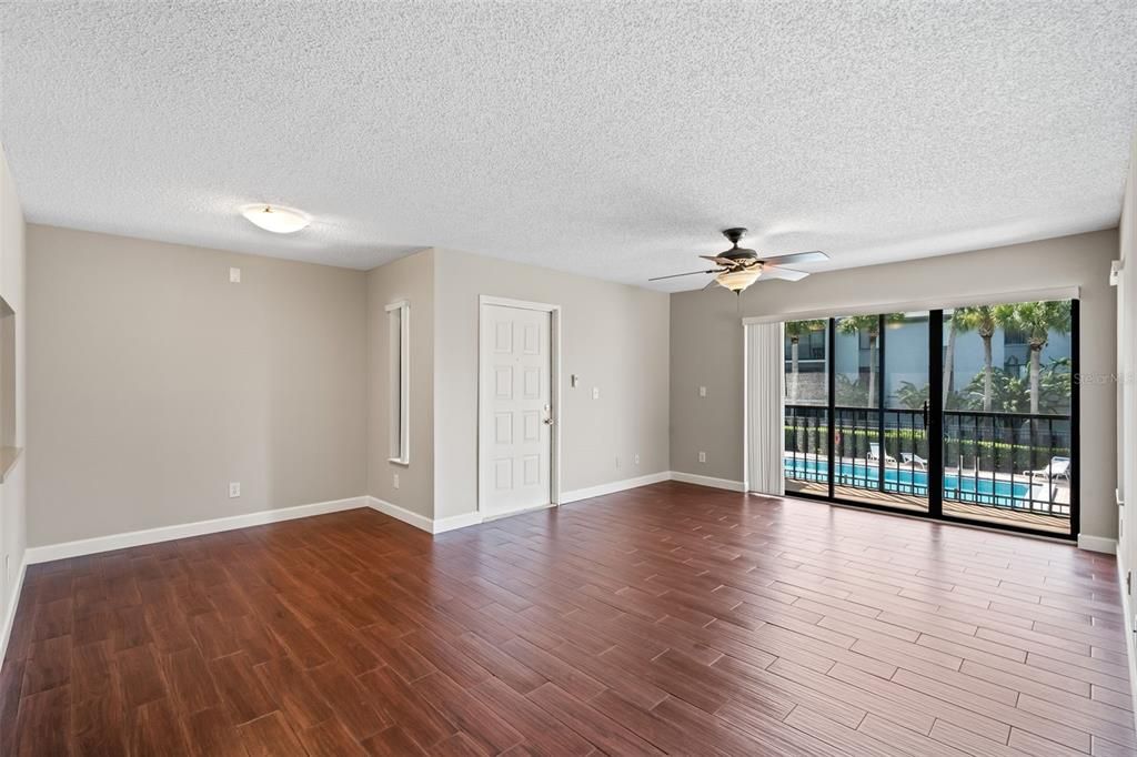 For Sale: $159,900 (2 beds, 2 baths, 1025 Square Feet)