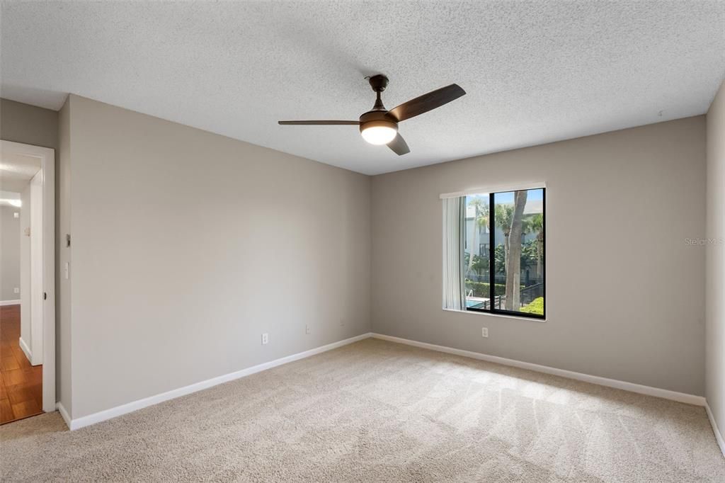 For Sale: $159,900 (2 beds, 2 baths, 1025 Square Feet)