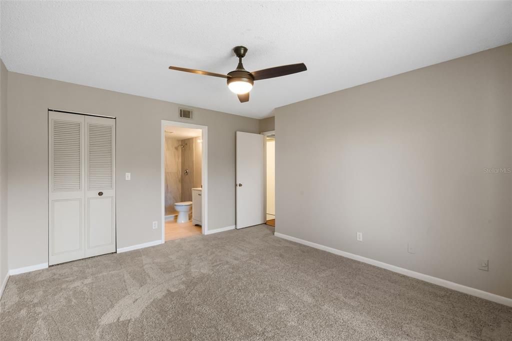 For Sale: $159,900 (2 beds, 2 baths, 1025 Square Feet)