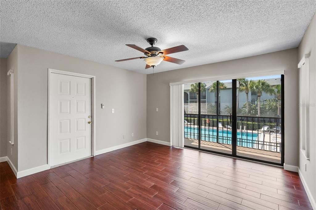 For Sale: $159,900 (2 beds, 2 baths, 1025 Square Feet)