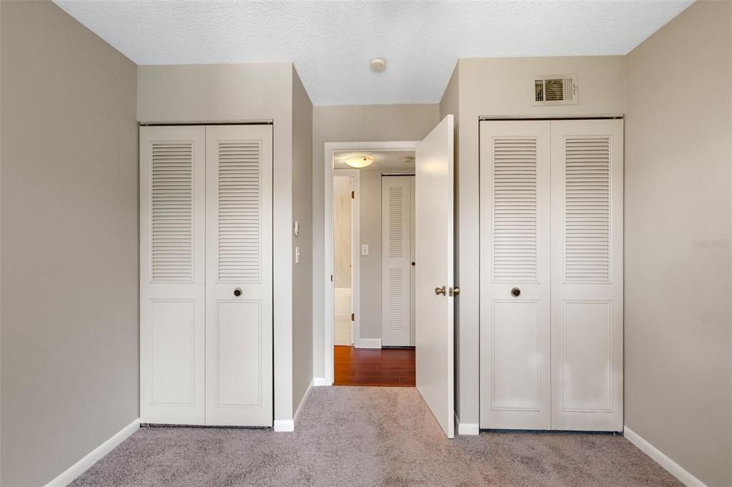 For Sale: $159,900 (2 beds, 2 baths, 1025 Square Feet)