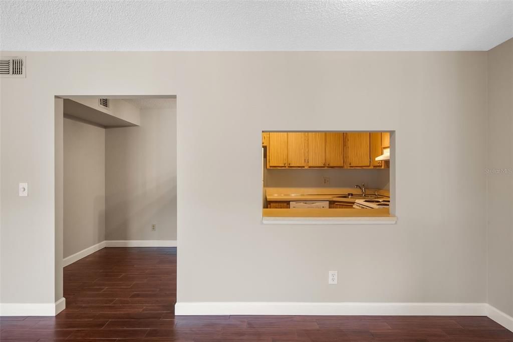 For Sale: $159,900 (2 beds, 2 baths, 1025 Square Feet)