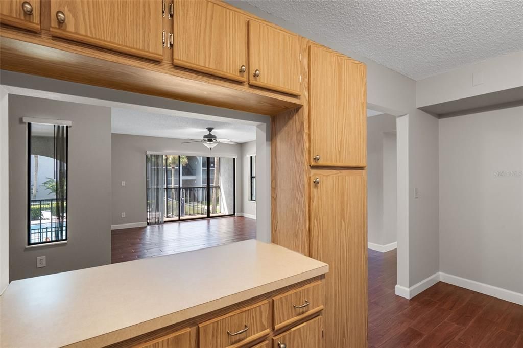 For Sale: $159,900 (2 beds, 2 baths, 1025 Square Feet)