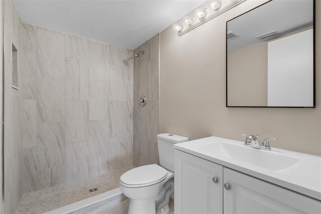 For Sale: $159,900 (2 beds, 2 baths, 1025 Square Feet)