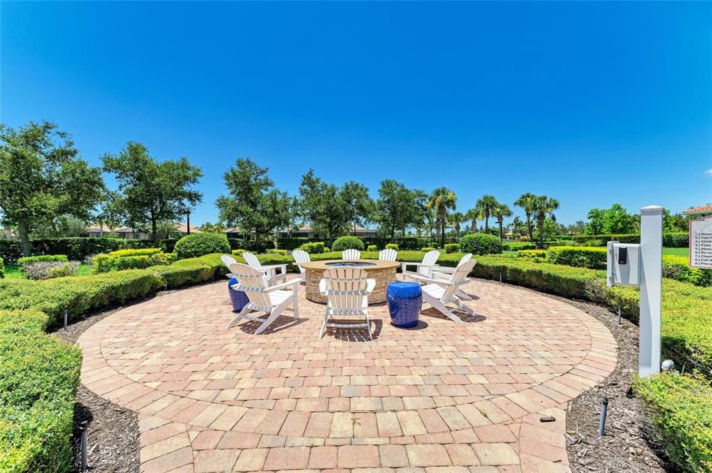 Active With Contract: $335,000 (2 beds, 2 baths, 1437 Square Feet)