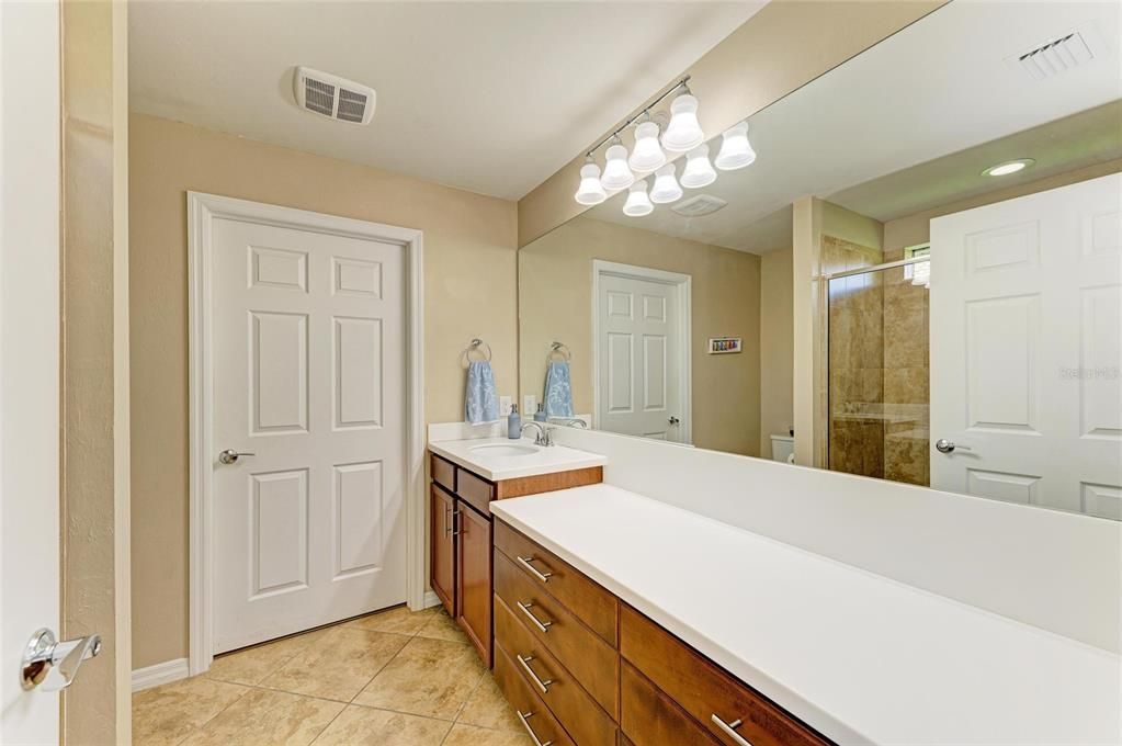 Active With Contract: $335,000 (2 beds, 2 baths, 1437 Square Feet)