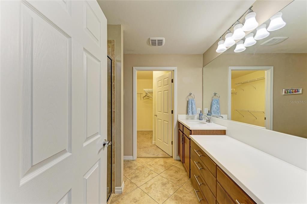 Active With Contract: $335,000 (2 beds, 2 baths, 1437 Square Feet)