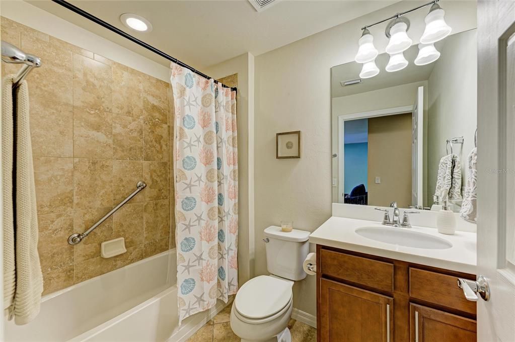 Active With Contract: $335,000 (2 beds, 2 baths, 1437 Square Feet)