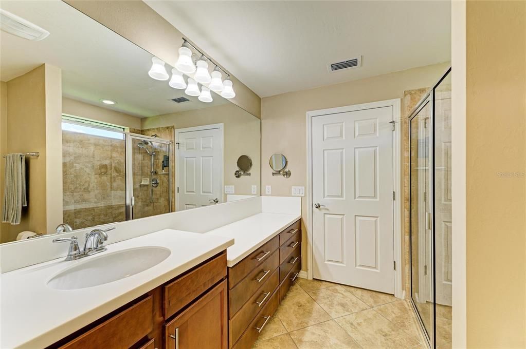 Active With Contract: $335,000 (2 beds, 2 baths, 1437 Square Feet)