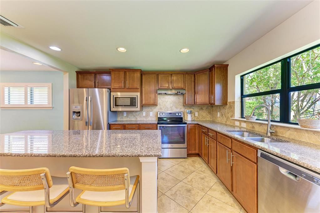 Active With Contract: $335,000 (2 beds, 2 baths, 1437 Square Feet)