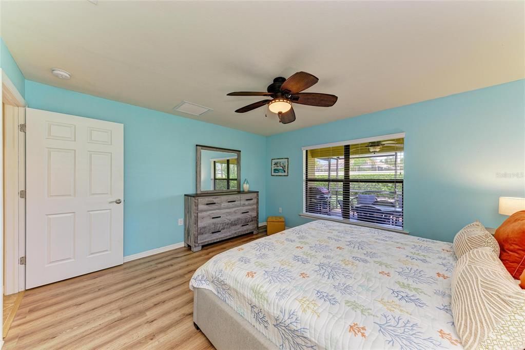 Active With Contract: $335,000 (2 beds, 2 baths, 1437 Square Feet)