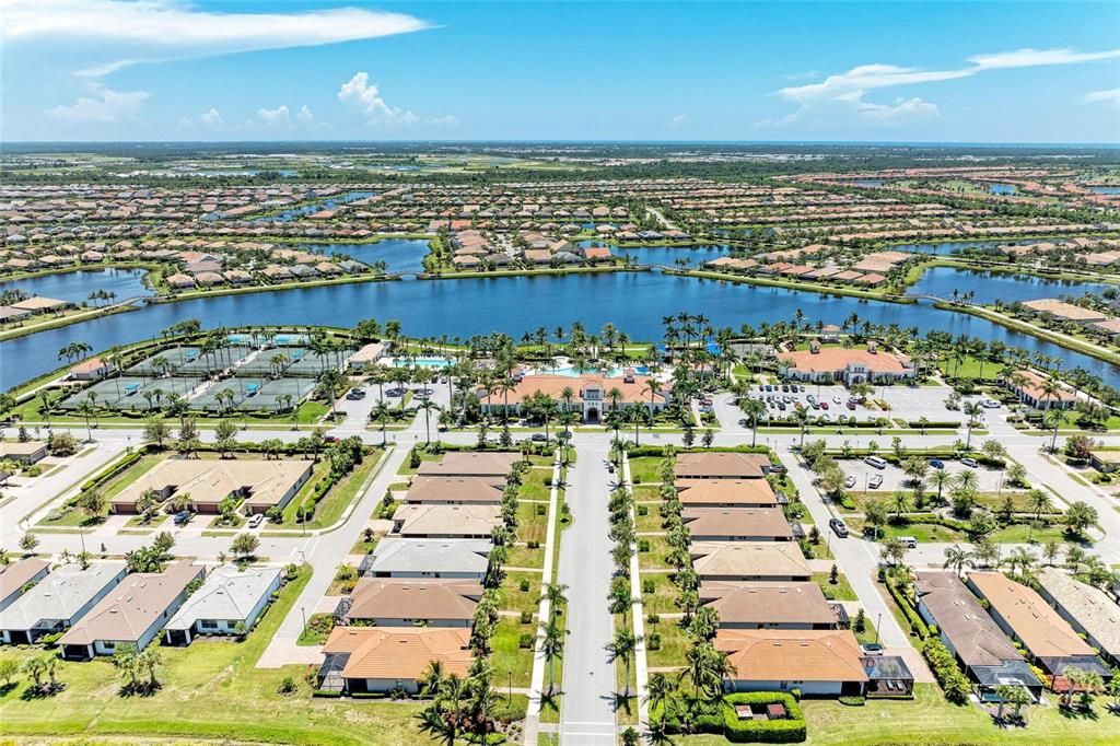 Active With Contract: $335,000 (2 beds, 2 baths, 1437 Square Feet)