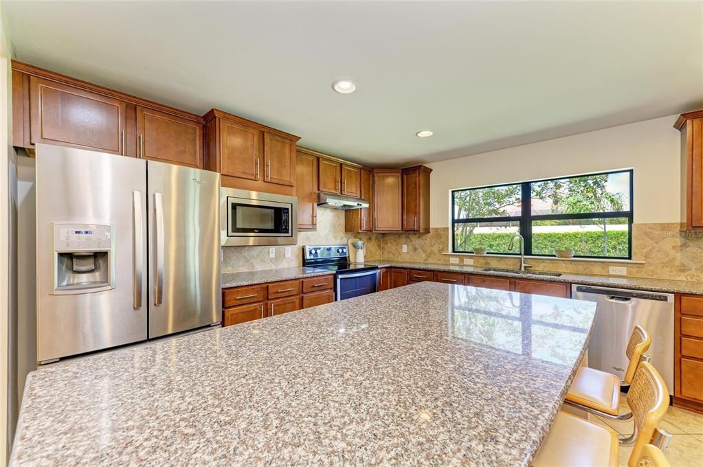 Active With Contract: $335,000 (2 beds, 2 baths, 1437 Square Feet)