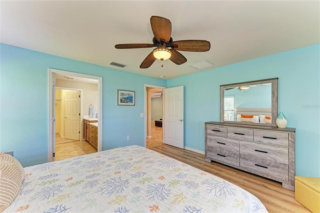 Active With Contract: $335,000 (2 beds, 2 baths, 1437 Square Feet)