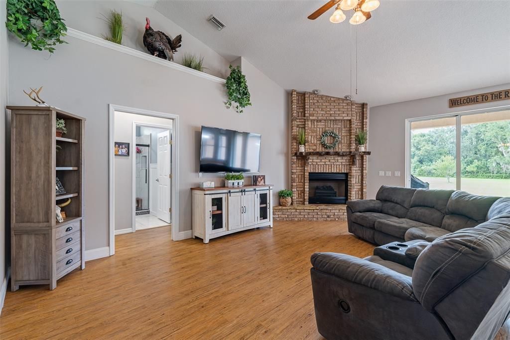 For Sale: $638,000 (3 beds, 2 baths, 2101 Square Feet)