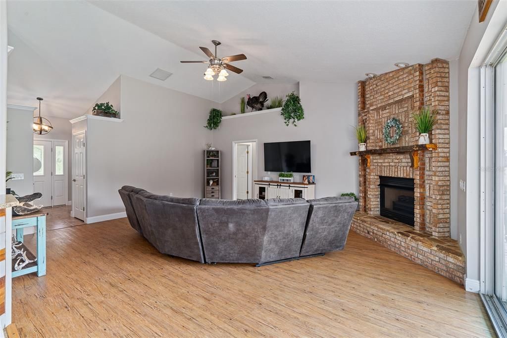 For Sale: $638,000 (3 beds, 2 baths, 2101 Square Feet)