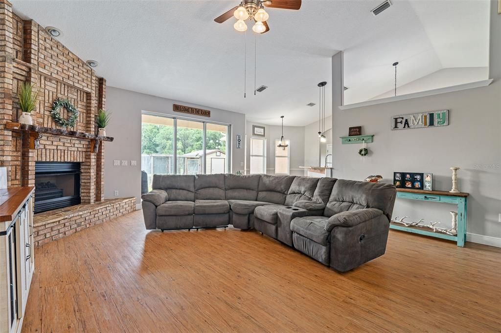 For Sale: $638,000 (3 beds, 2 baths, 2101 Square Feet)