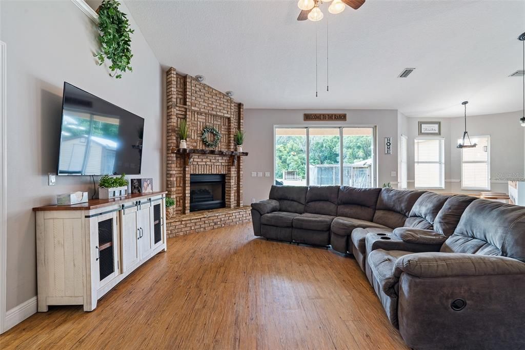 For Sale: $638,000 (3 beds, 2 baths, 2101 Square Feet)