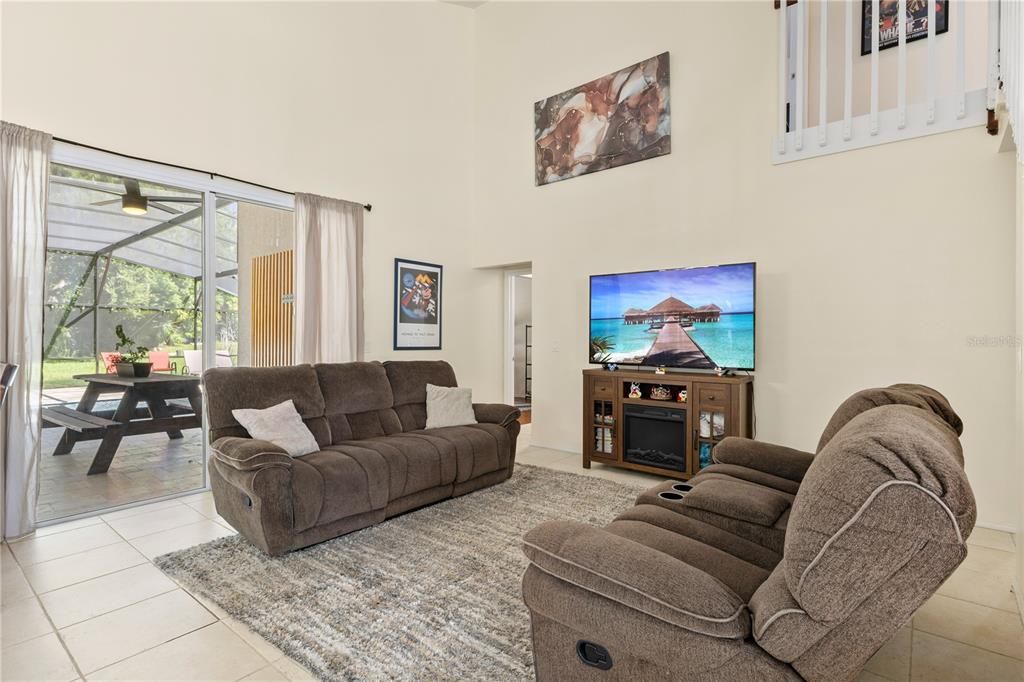 For Sale: $455,000 (4 beds, 2 baths, 1874 Square Feet)