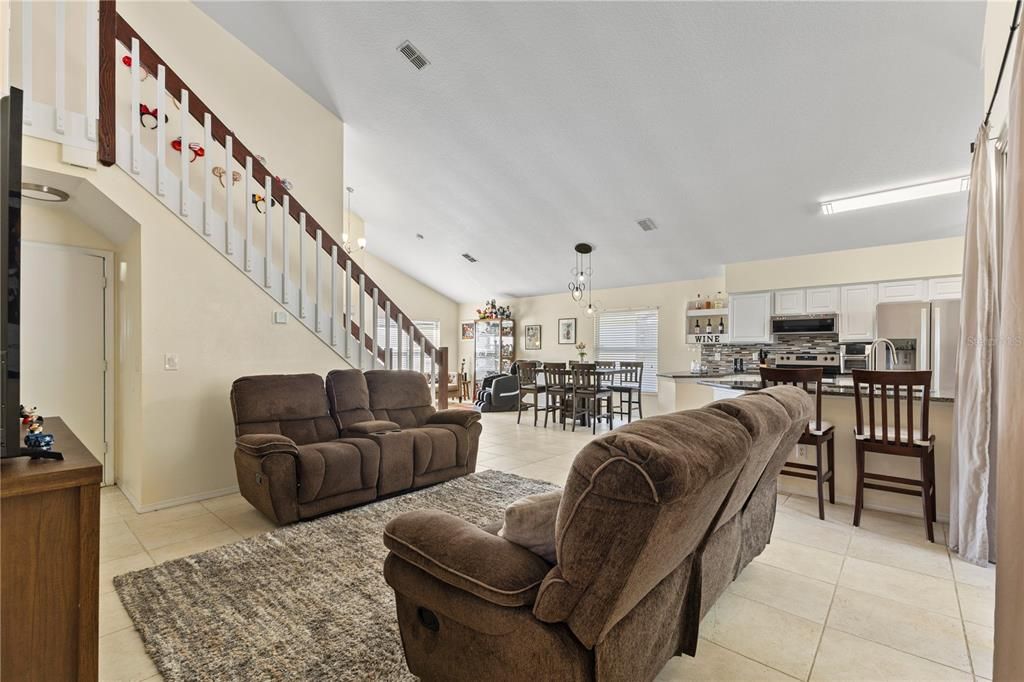 For Sale: $455,000 (4 beds, 2 baths, 1874 Square Feet)