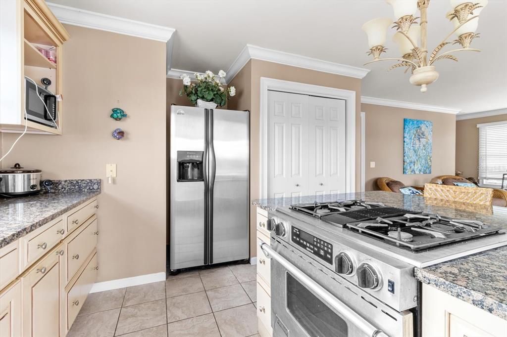 待售: $3,000,000 (3 贝兹, 3 浴室, 1461 平方英尺)