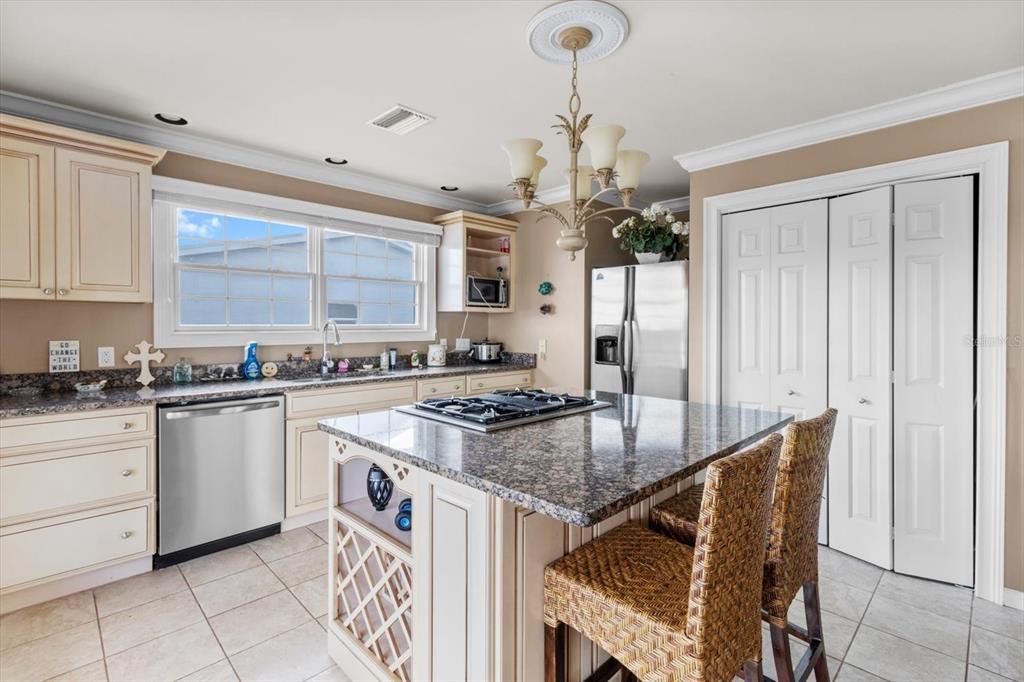 待售: $3,000,000 (3 贝兹, 3 浴室, 1461 平方英尺)