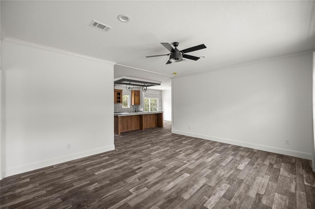 Active With Contract: $250,000 (4 beds, 2 baths, 2136 Square Feet)