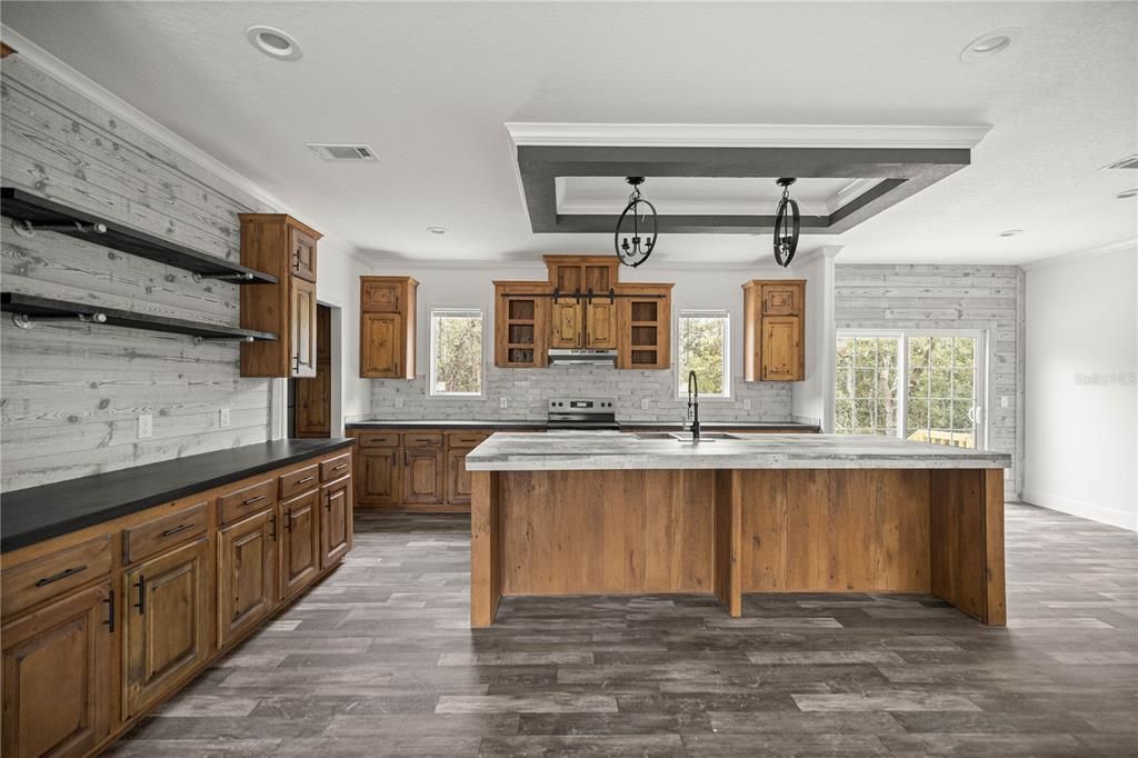 Active With Contract: $250,000 (4 beds, 2 baths, 2136 Square Feet)