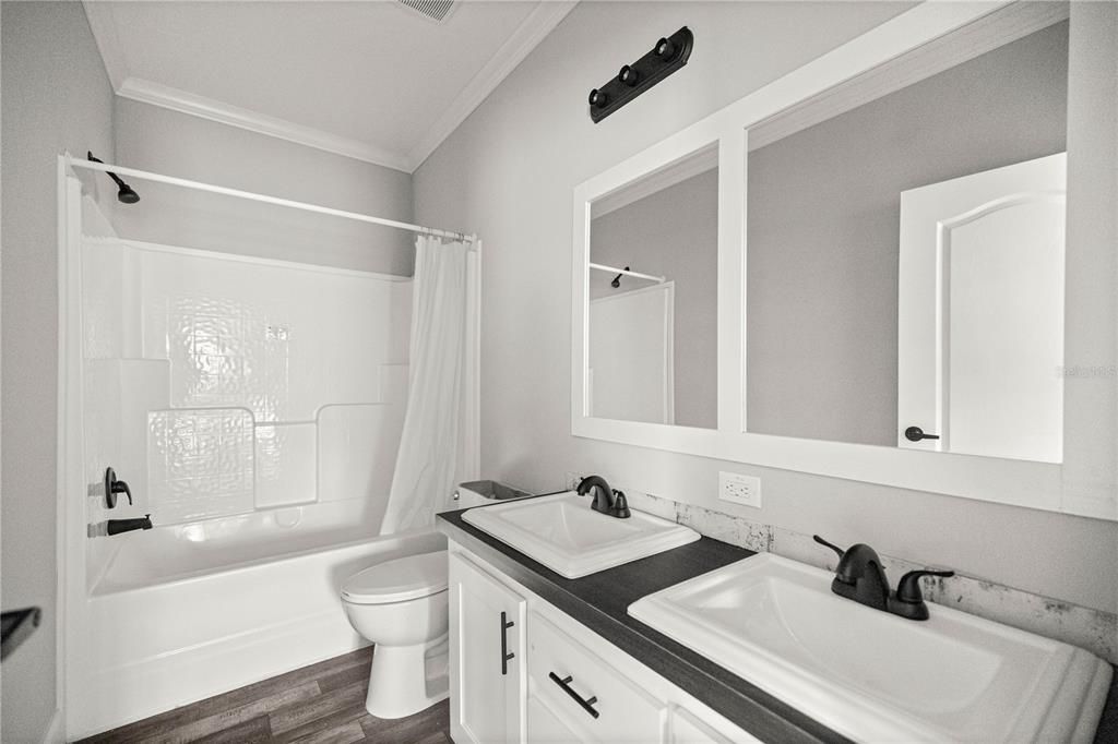 Active With Contract: $250,000 (4 beds, 2 baths, 2136 Square Feet)