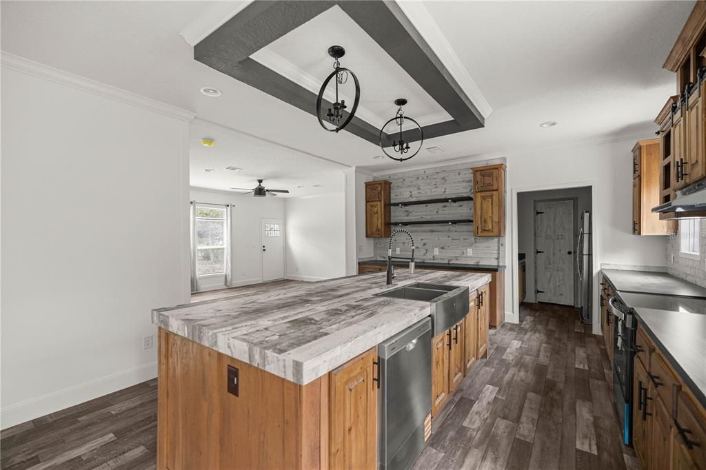 Active With Contract: $250,000 (4 beds, 2 baths, 2136 Square Feet)