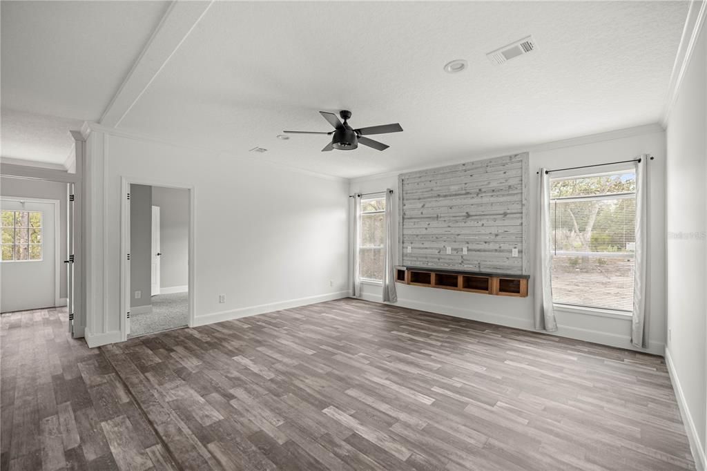 Active With Contract: $250,000 (4 beds, 2 baths, 2136 Square Feet)