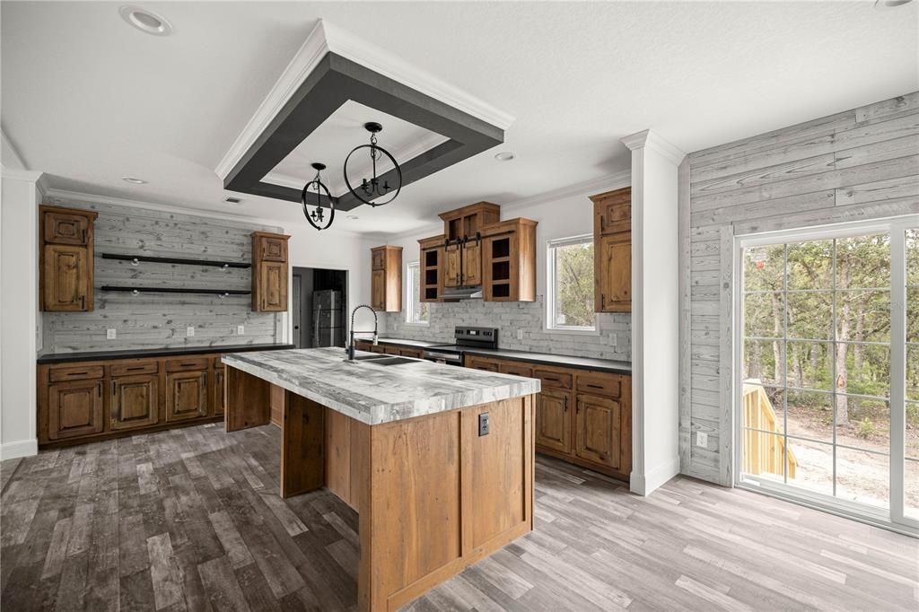 Active With Contract: $250,000 (4 beds, 2 baths, 2136 Square Feet)