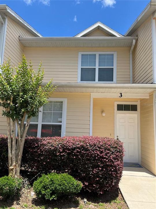 Active With Contract: $1,800 (3 beds, 2 baths, 1747 Square Feet)