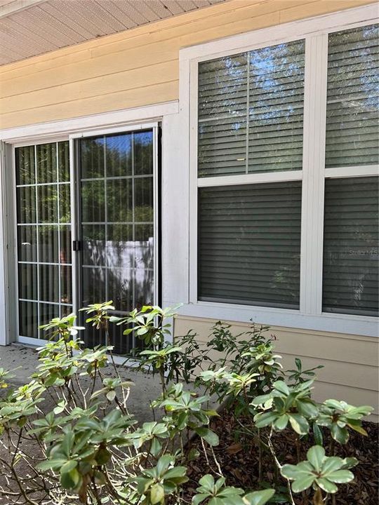 Active With Contract: $1,800 (3 beds, 2 baths, 1747 Square Feet)