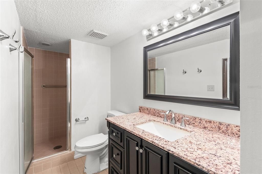 Под контрактом: $1,825 (2 спален, 2 ванн, 1053 Квадратных фут)