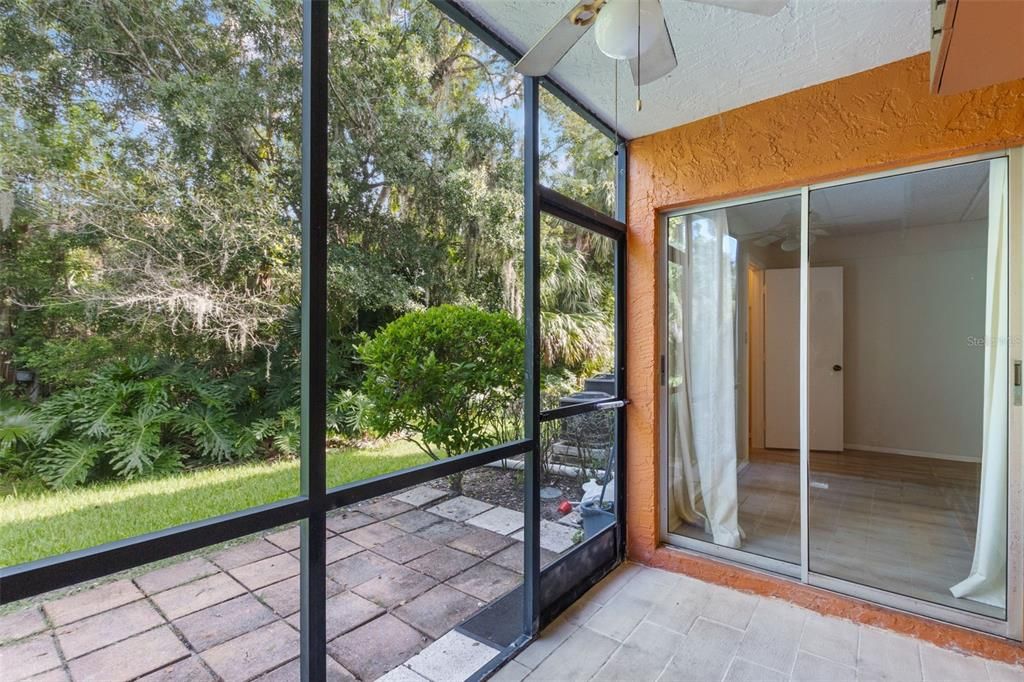 Под контрактом: $1,825 (2 спален, 2 ванн, 1053 Квадратных фут)