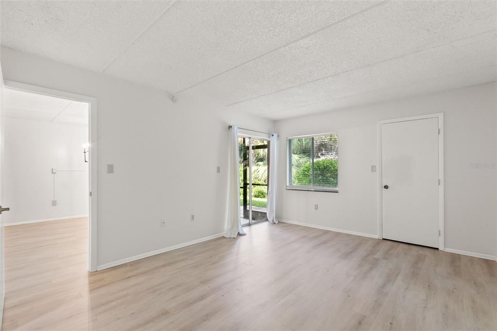 Под контрактом: $1,825 (2 спален, 2 ванн, 1053 Квадратных фут)